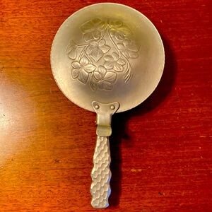 VINTAGE FLORAL EMBOSSED BUTLERS CRUMB CATCHER